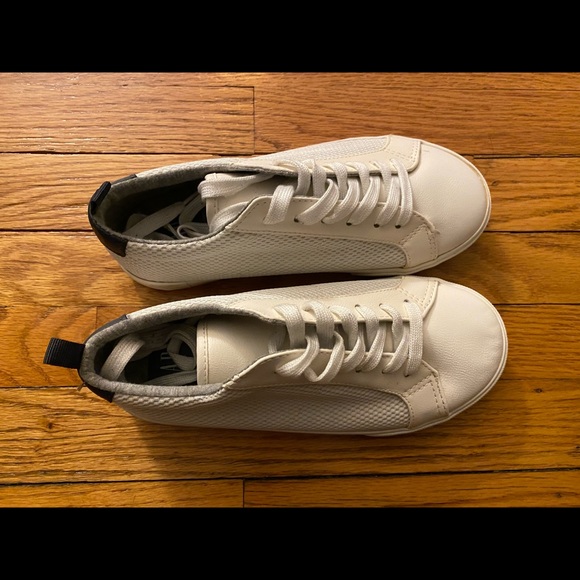GAP White Sneakers (US Kids 3) - NWOT - Picture 3 of 3